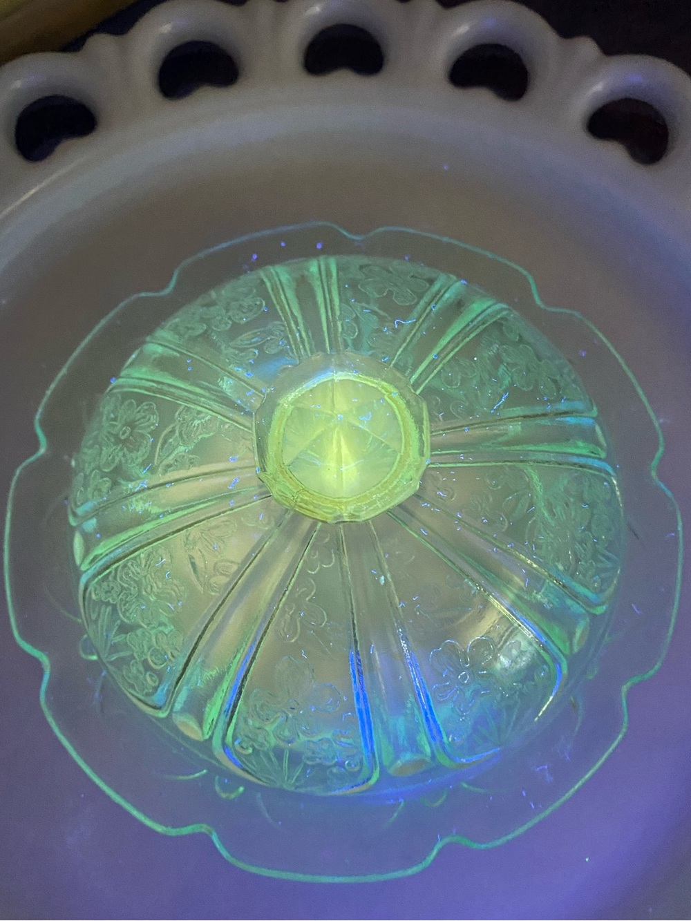 Vintage Federal Glass "Madrid" Pattern Covered Butter Dish - Picture 2 of 9